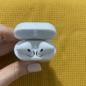 Apple AirPods 2nd Generation White Model A2031